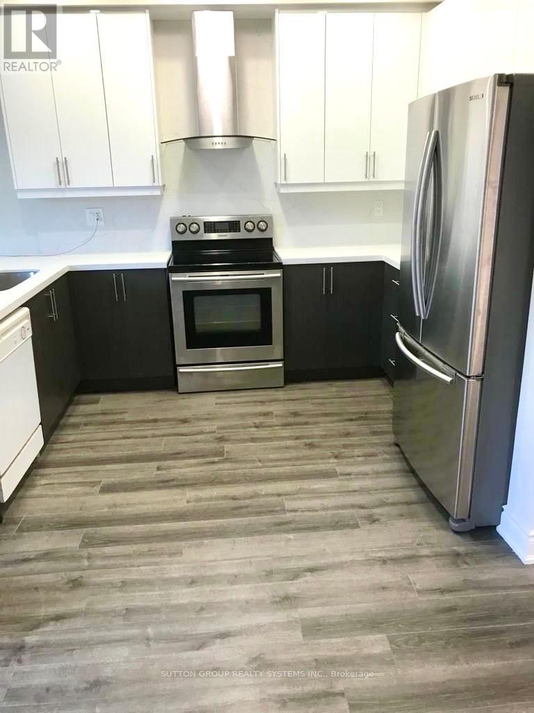 107 Laramie Crescent, Vaughan, ON - Indoor Photo Showing Kitchen With Stainless Steel Kitchen