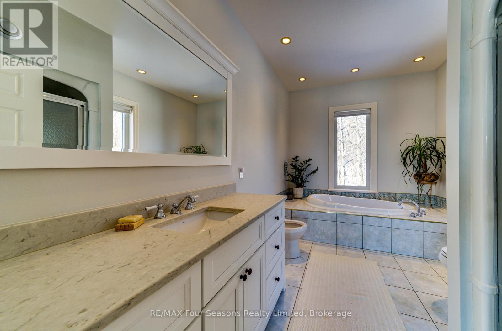265617 25 Side Road, Meaford, ON - Indoor Photo Showing Bathroom