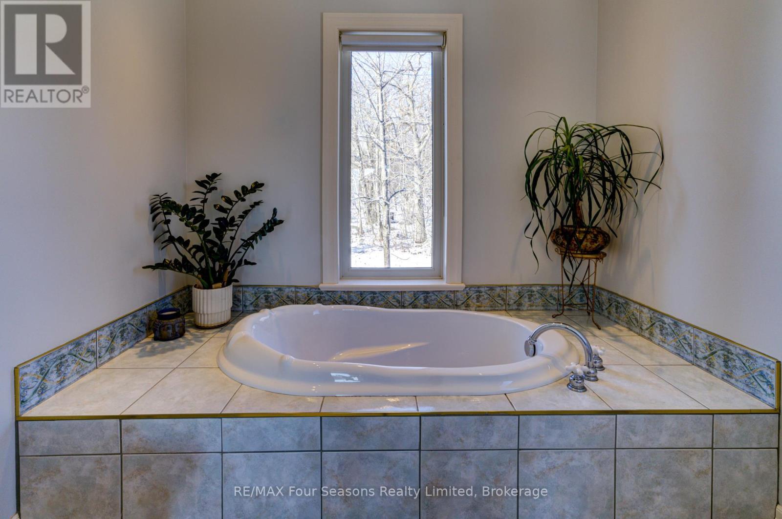 265617 25 Side Road, Meaford, ON - Indoor Photo Showing Bathroom