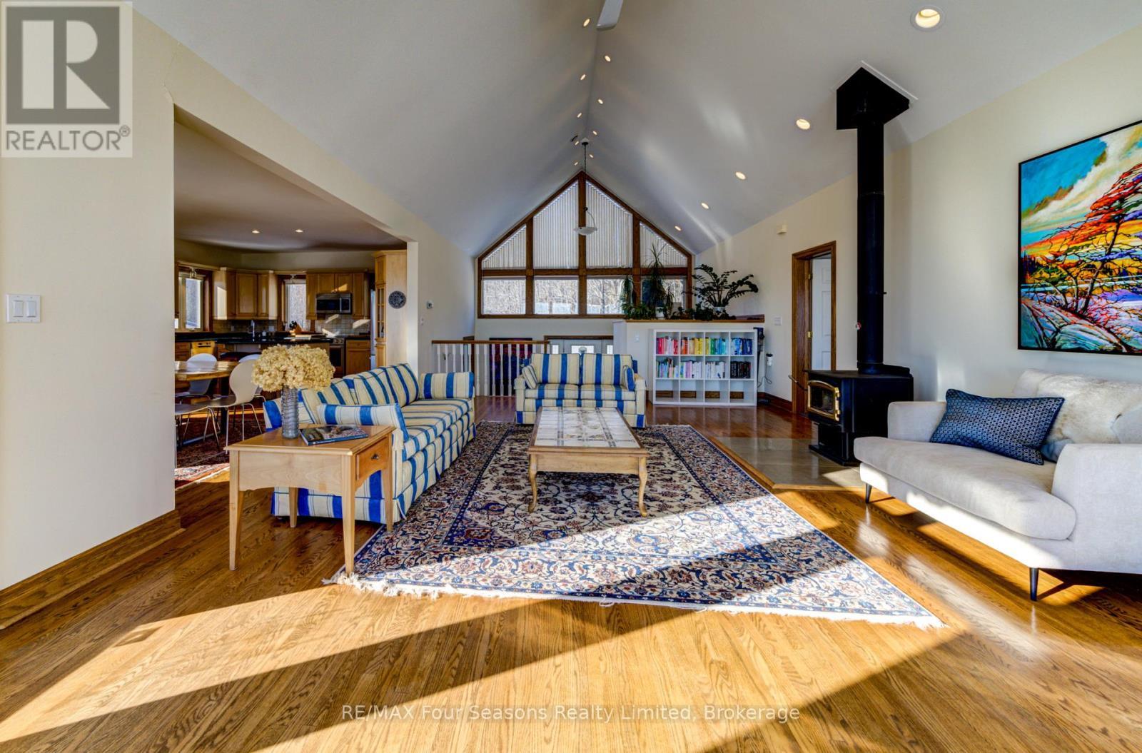 265617 25 Side Road, Meaford, ON - Indoor Photo Showing Living Room