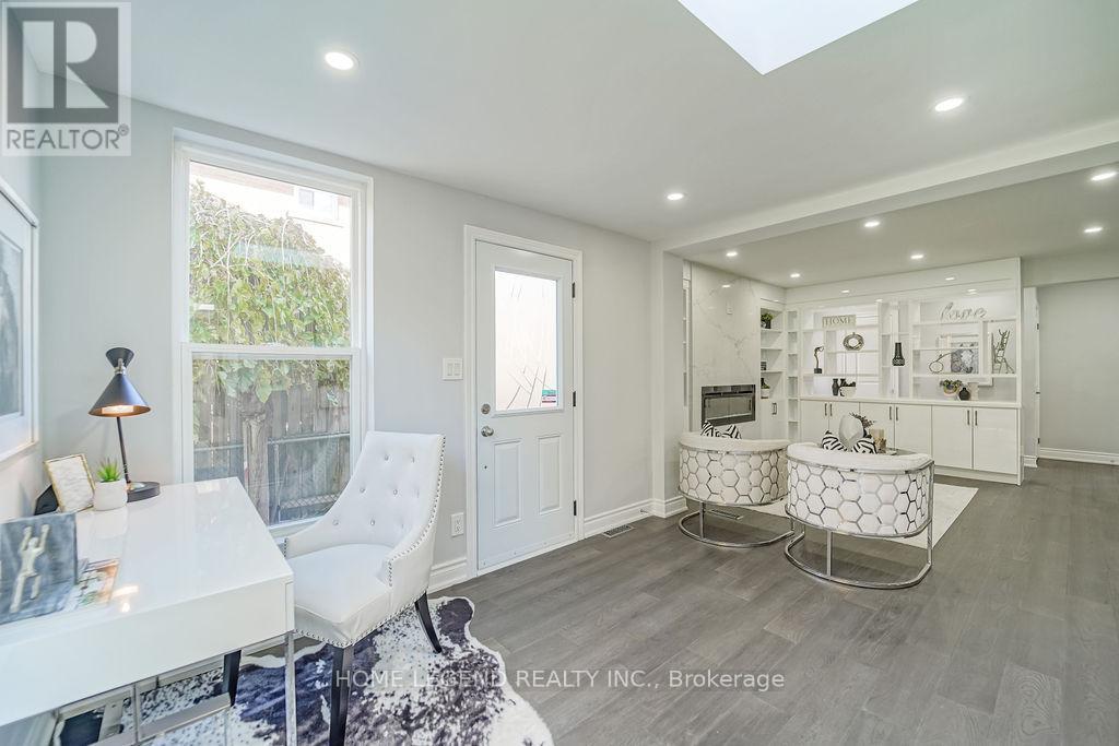 36 Pebblehill Square, Toronto, ON - Indoor