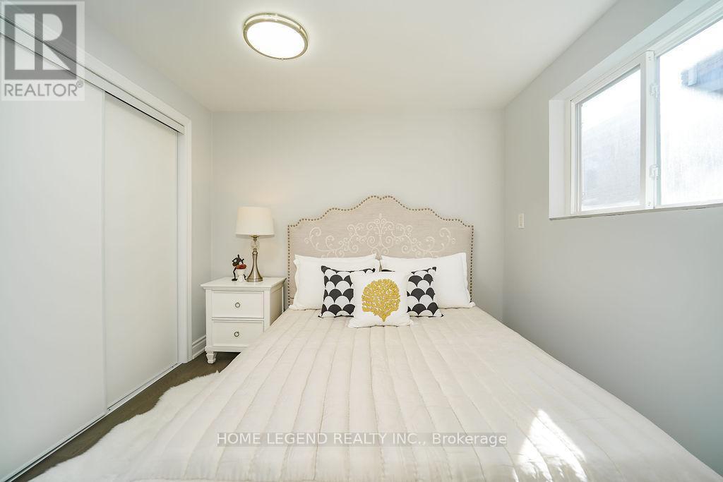 36 Pebblehill Square, Toronto, ON - Indoor Photo Showing Bedroom