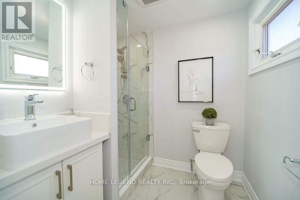 36 Pebblehill Square, Toronto, ON - Indoor Photo Showing Bathroom