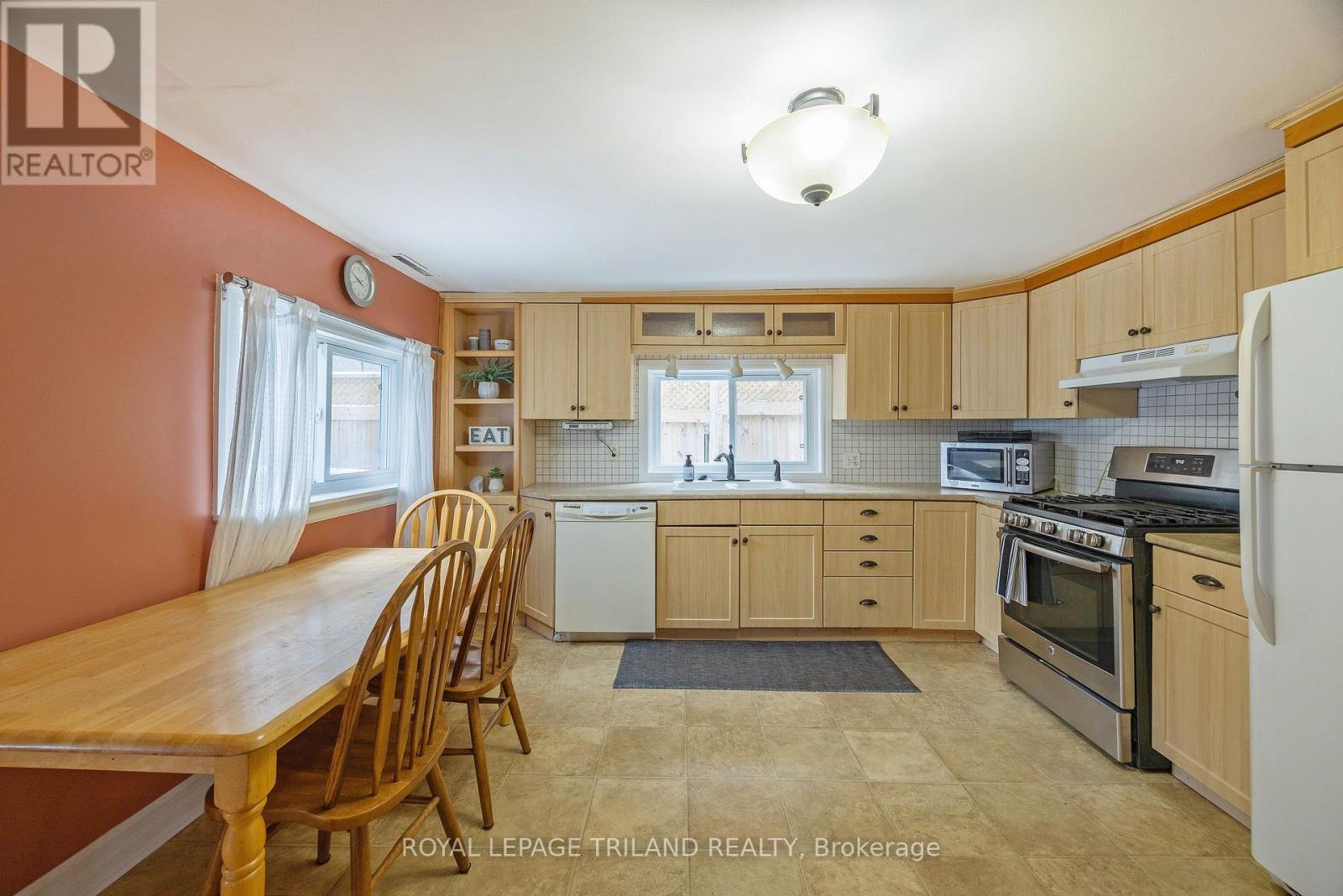 136 St George Street, Central Elgin (Lynhurst), ON - Indoor Photo Showing Kitchen