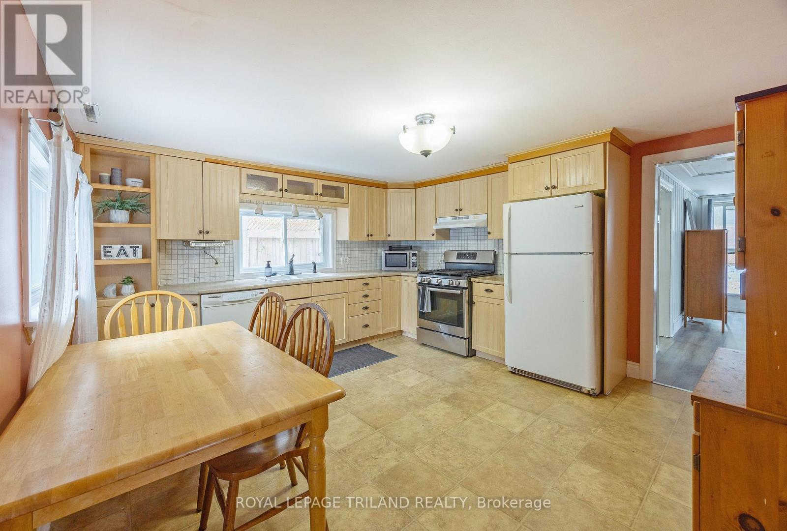 136 St George Street, Central Elgin (Lynhurst), ON - Indoor Photo Showing Kitchen