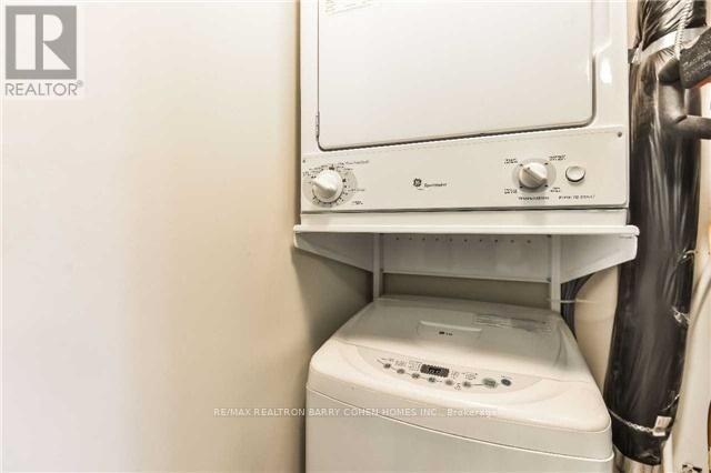 205 - 308 John Street, Markham, ON - Indoor Photo Showing Laundry Room