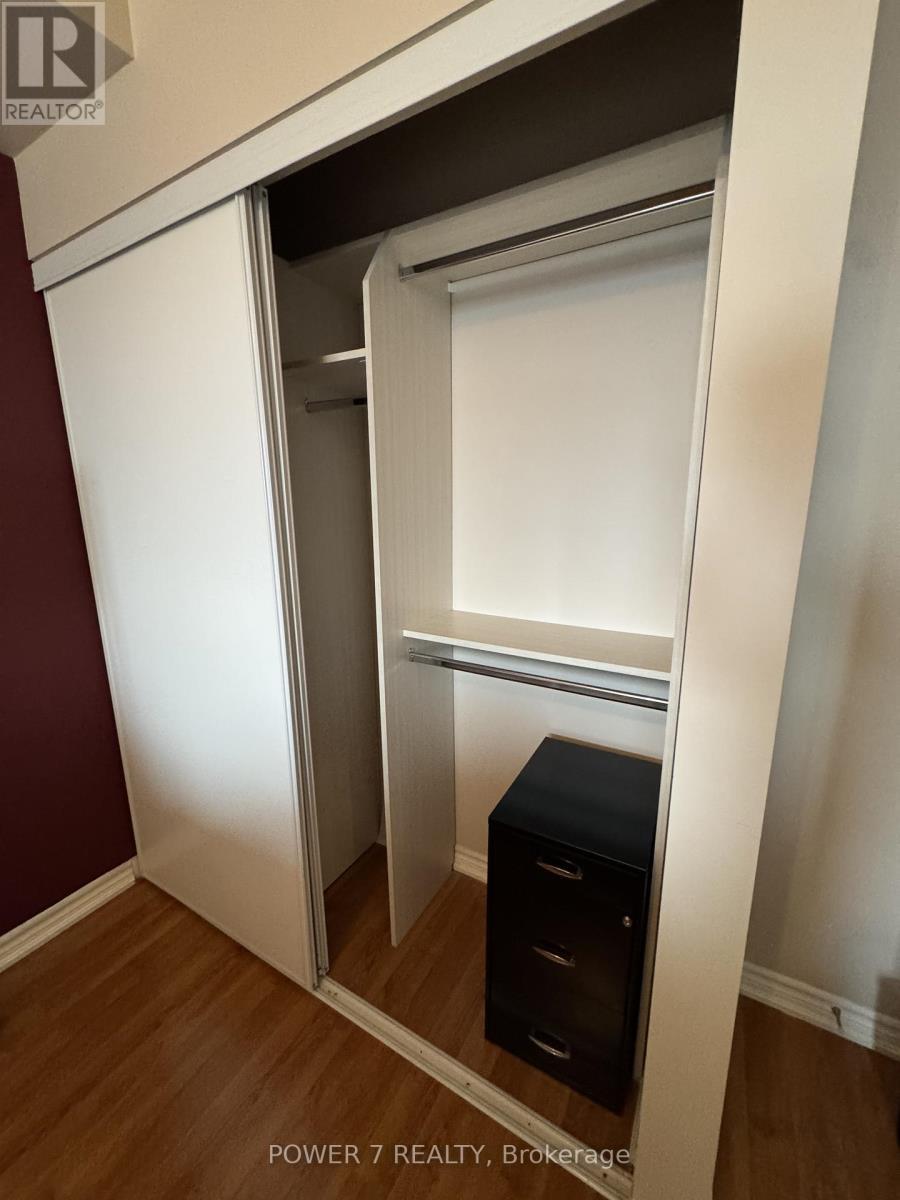 1615 - 9235 Jane Street, Vaughan, ON - Indoor Photo Showing Other Room