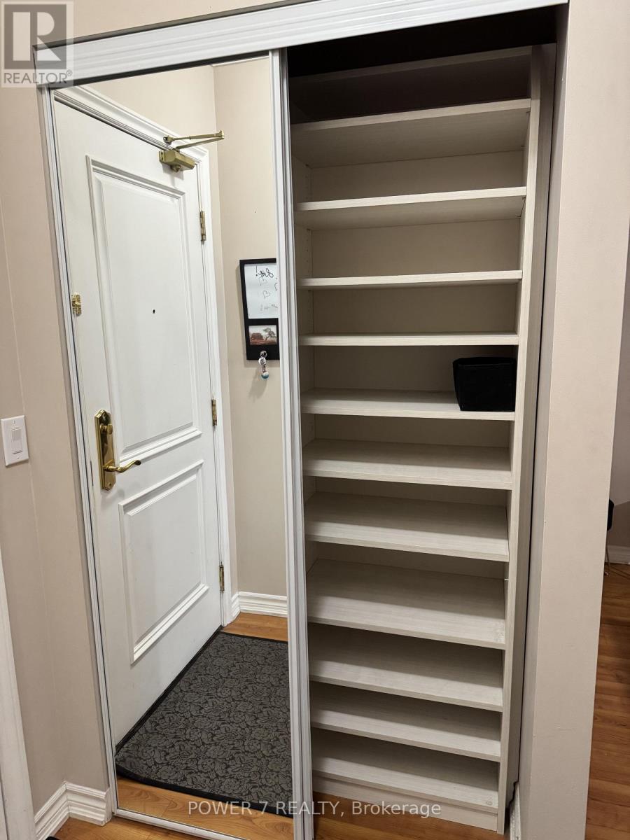 1615 - 9235 Jane Street, Vaughan, ON - Indoor