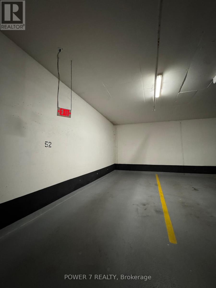 1615 - 9235 Jane Street, Vaughan, ON - Indoor