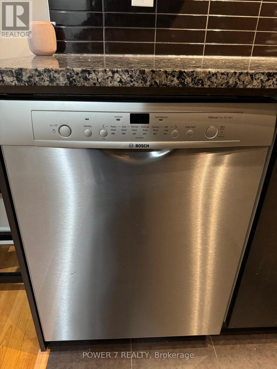 1615 - 9235 Jane Street, Vaughan, ON - Indoor