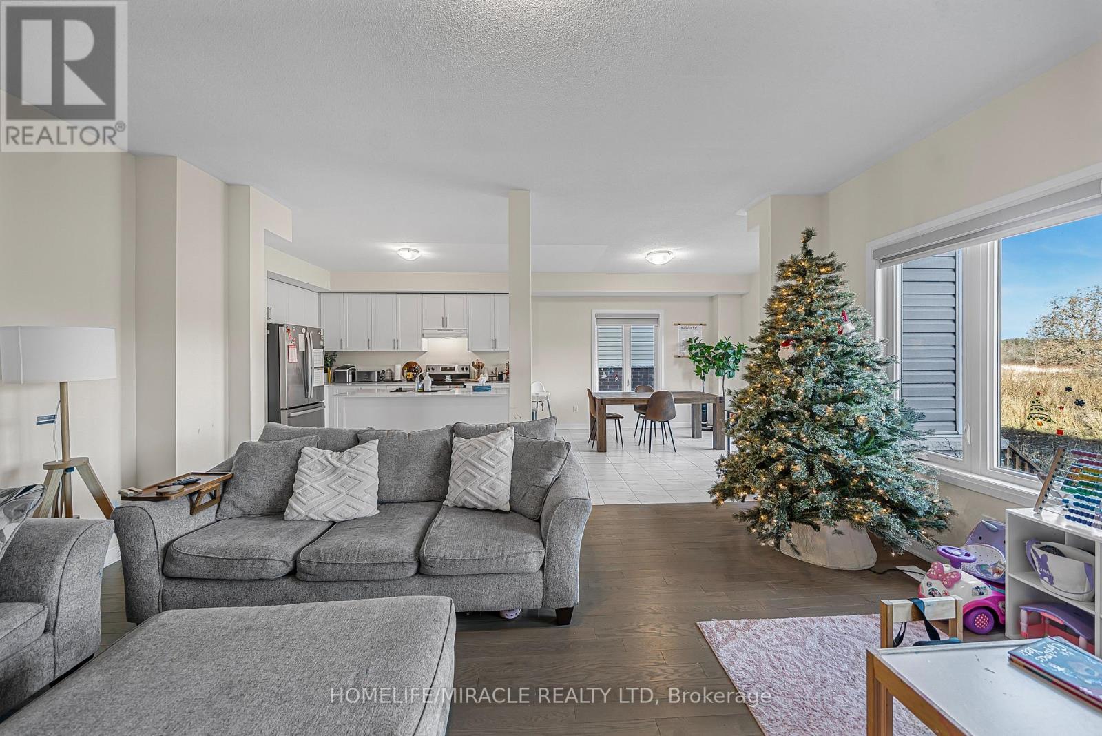 76 Oakmont Drive, Loyalist, ON - Indoor Photo Showing Living Room