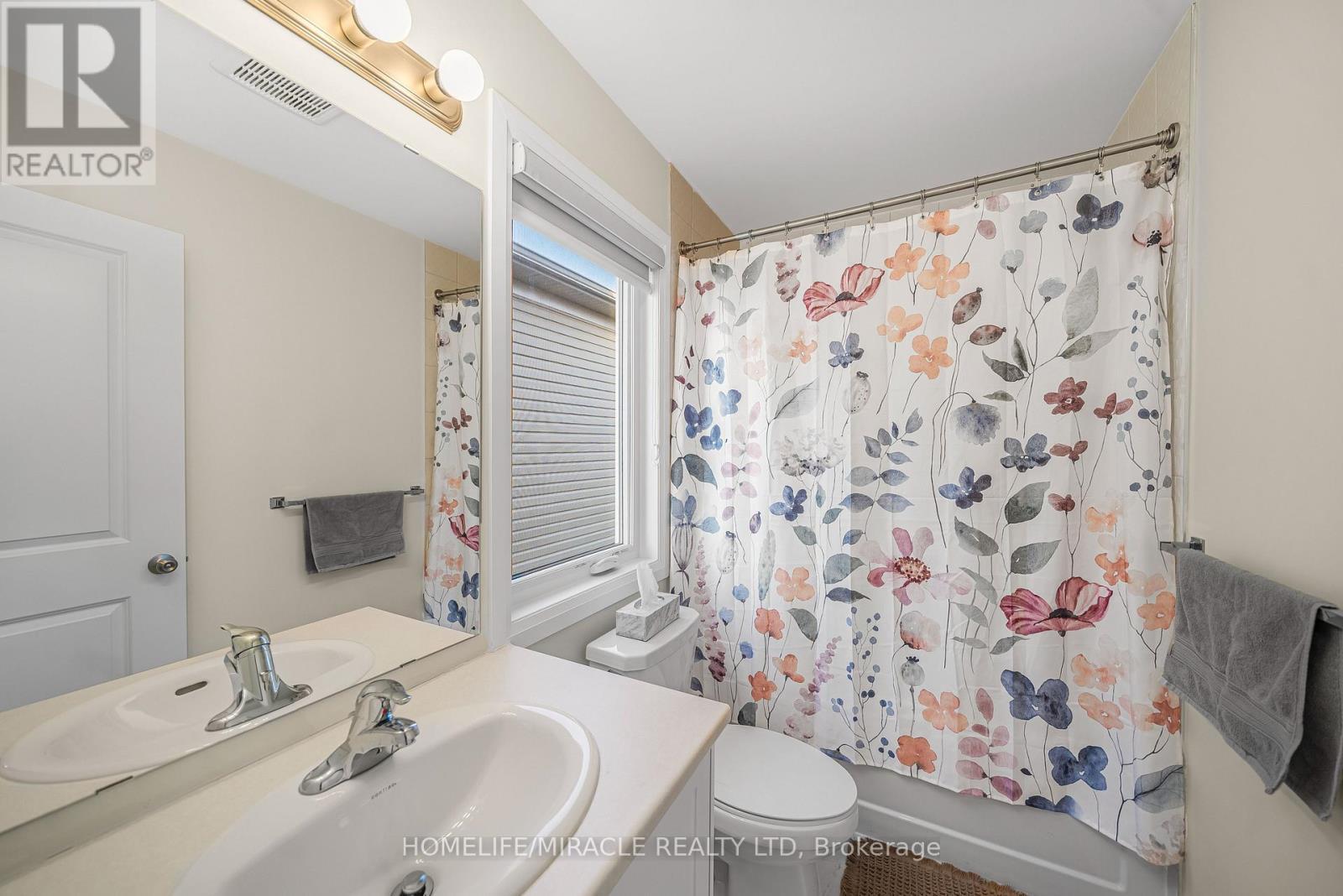 76 Oakmont Drive, Loyalist, ON - Indoor Photo Showing Bathroom