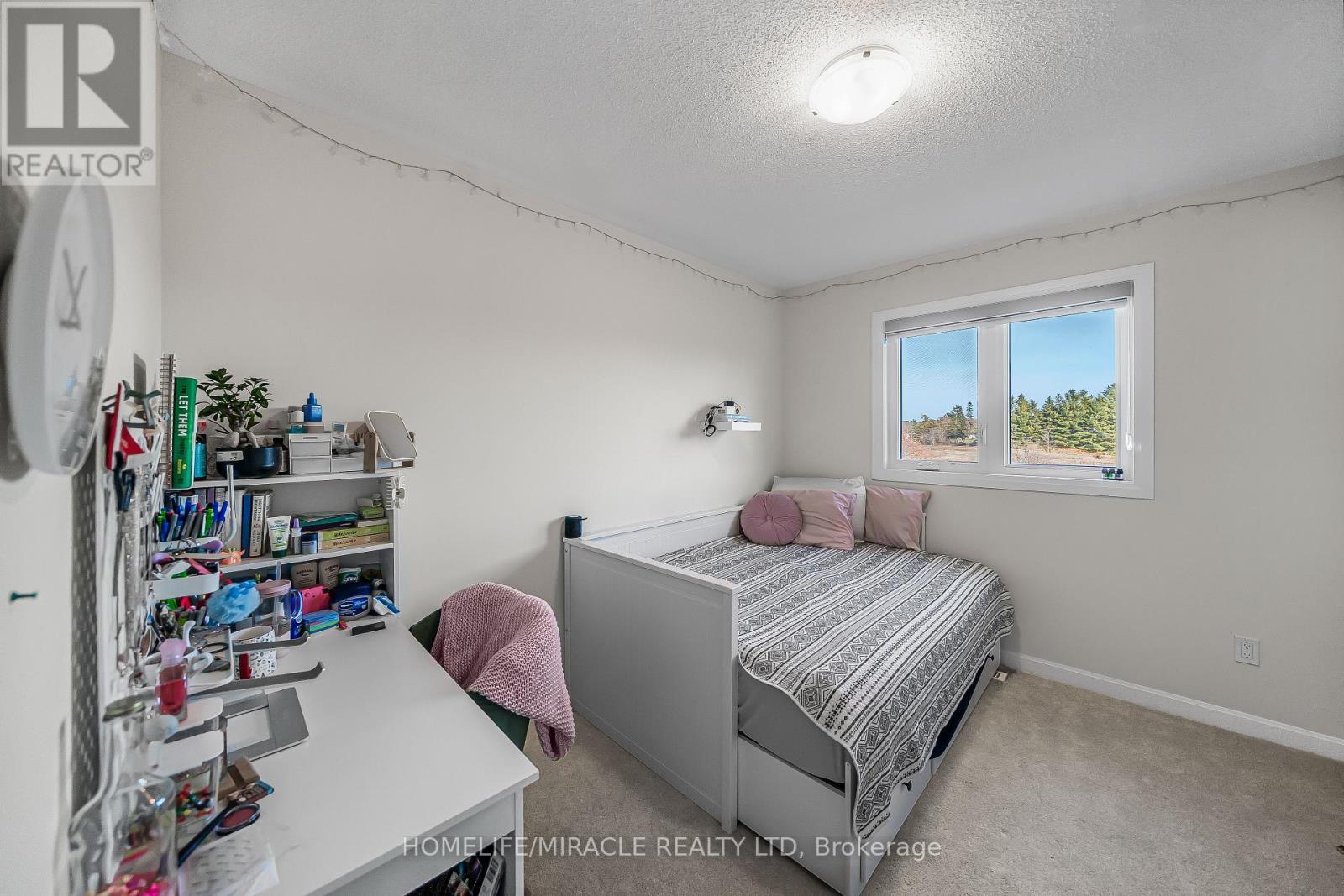 76 Oakmont Drive, Loyalist, ON - Indoor Photo Showing Bedroom