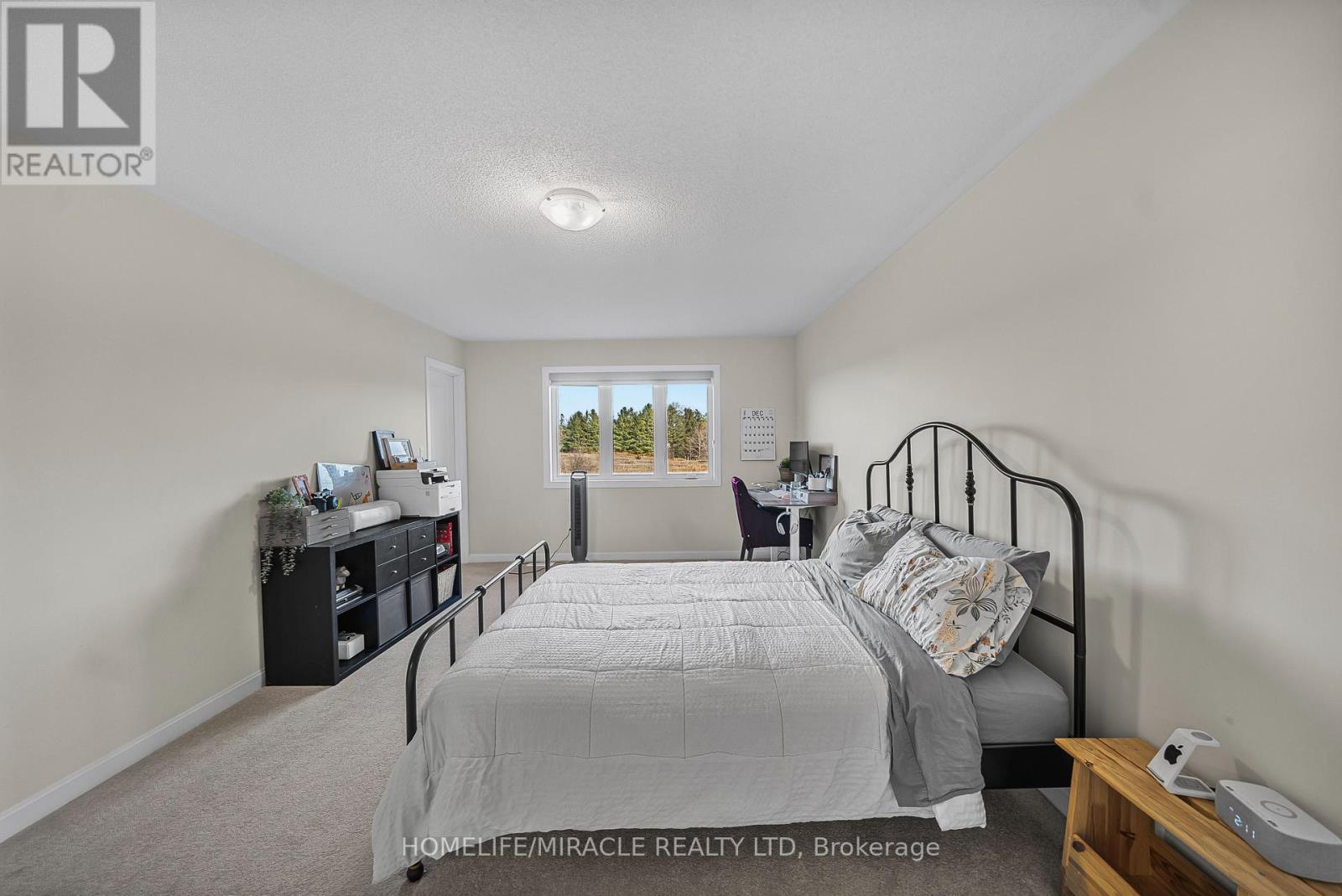 76 Oakmont Drive, Loyalist, ON - Indoor Photo Showing Bedroom