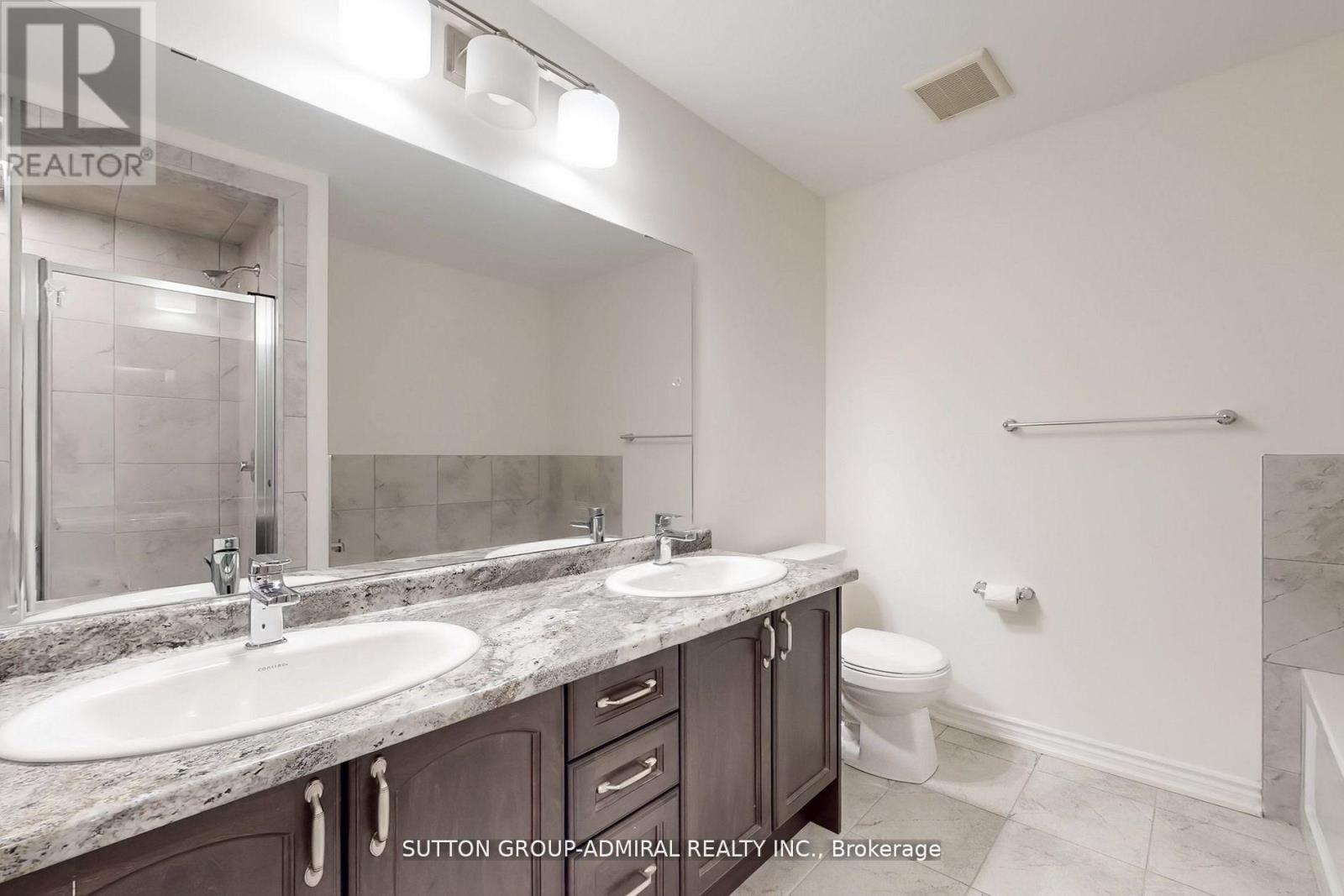 18 Copeman Avenue, Brantford, ON - Indoor Photo Showing Bathroom