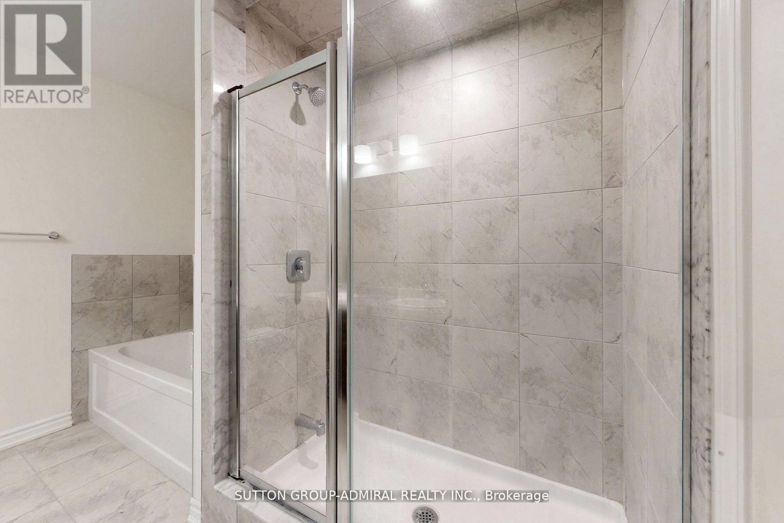 18 Copeman Avenue, Brantford, ON - Indoor Photo Showing Bathroom