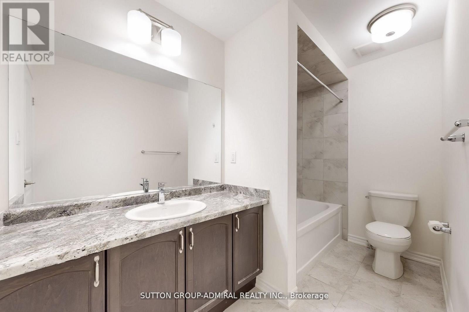 18 Copeman Avenue, Brantford, ON - Indoor Photo Showing Bathroom