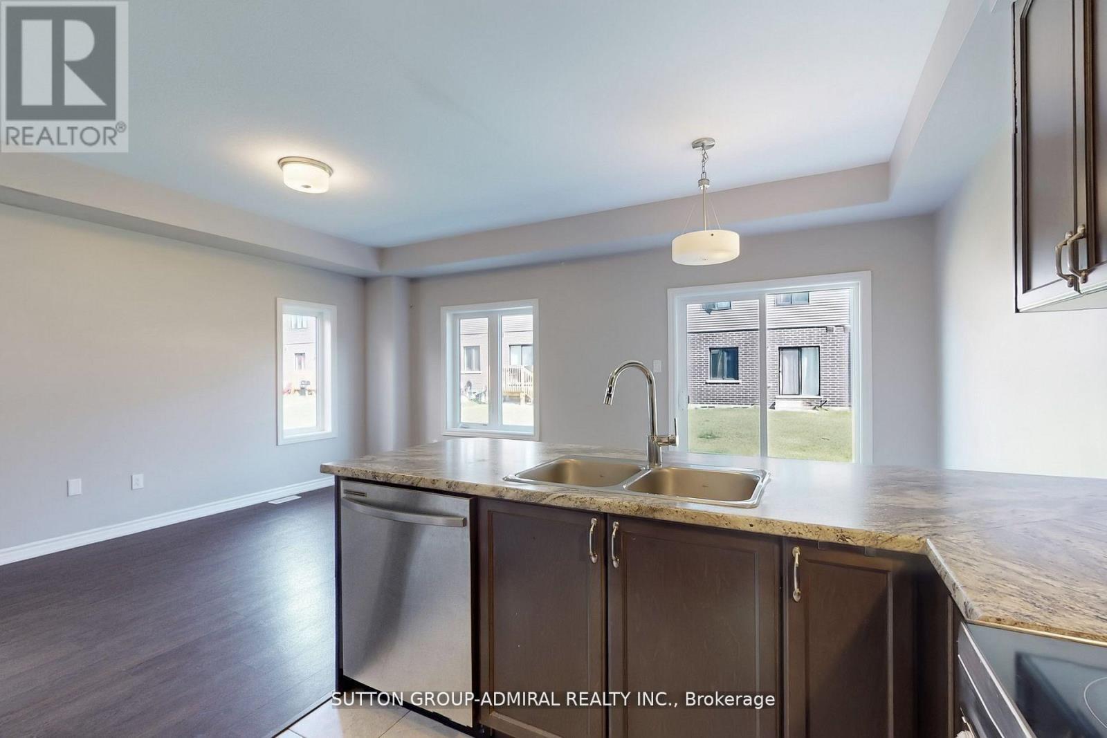 18 Copeman Avenue, Brantford, ON - Indoor Photo Showing Kitchen With Double Sink