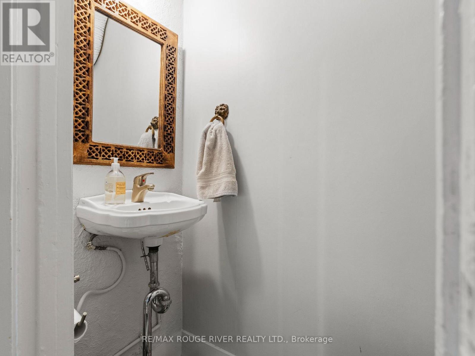 141 Walton Street, Port Hope, ON - Indoor Photo Showing Bathroom