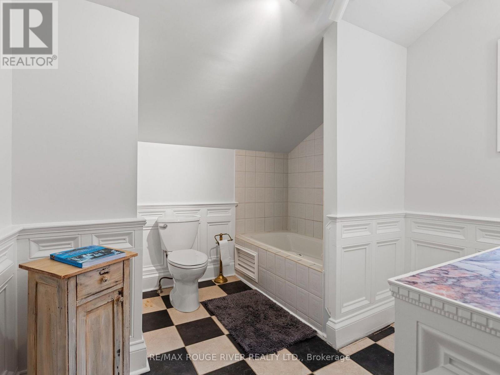 141 Walton Street, Port Hope, ON - Indoor Photo Showing Bathroom