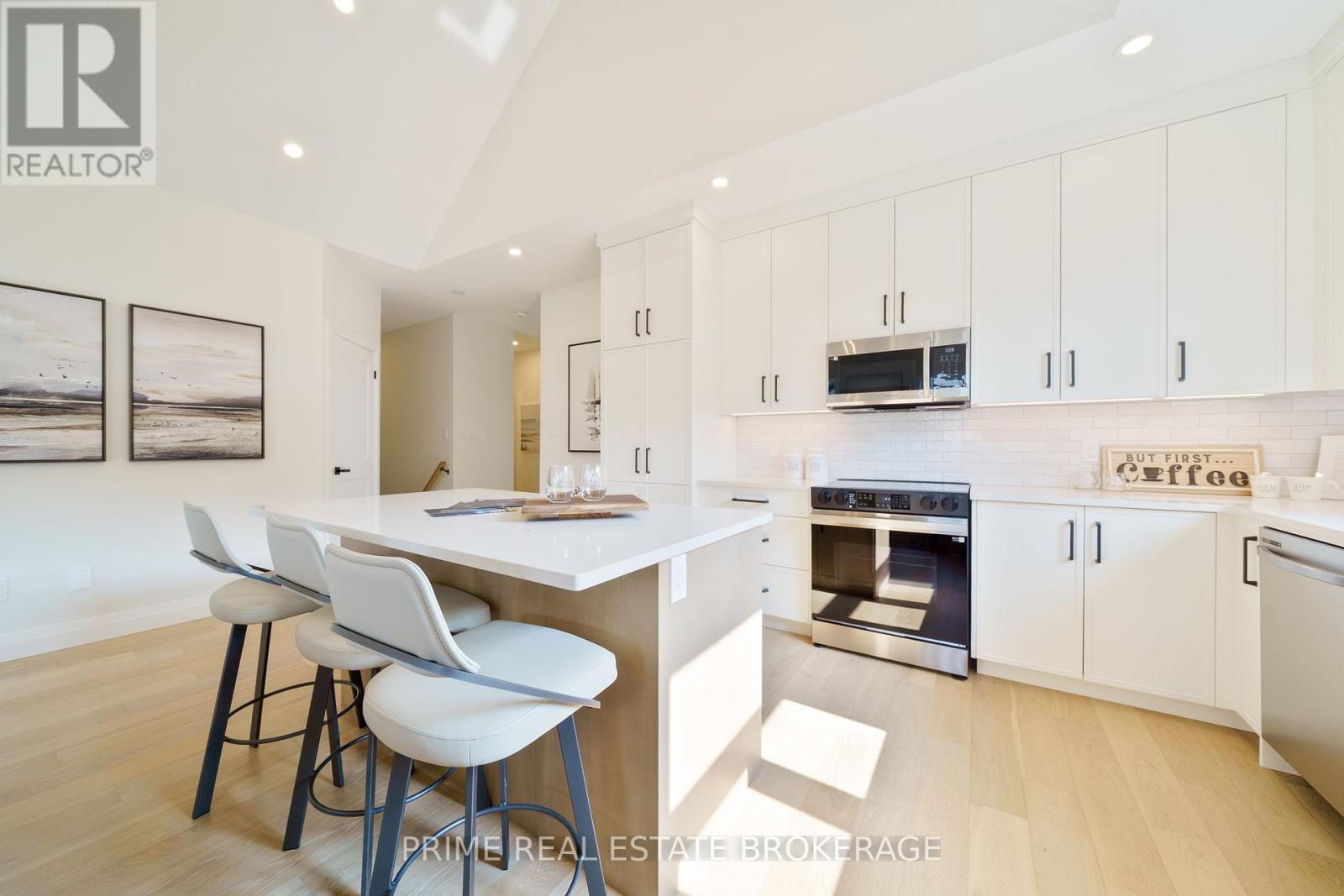 44 - 63 Compass Trail, Central Elgin, ON - Indoor Photo Showing Kitchen