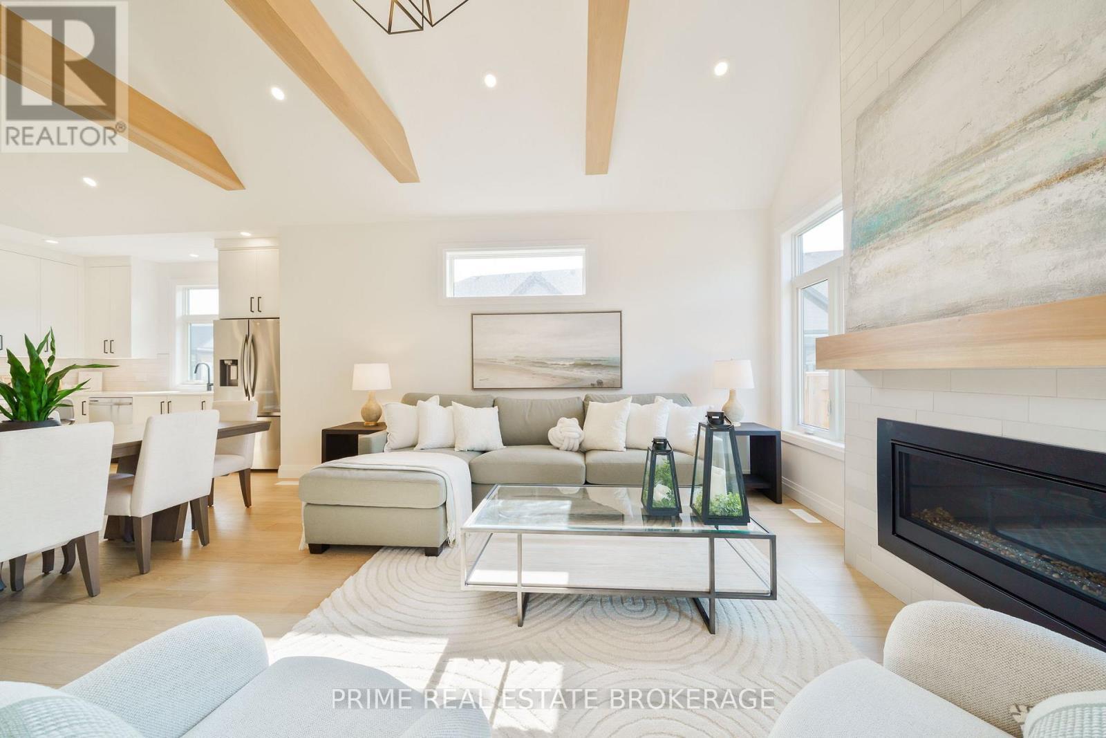 44 - 63 Compass Trail, Central Elgin, ON - Indoor Photo Showing Living Room With Fireplace
