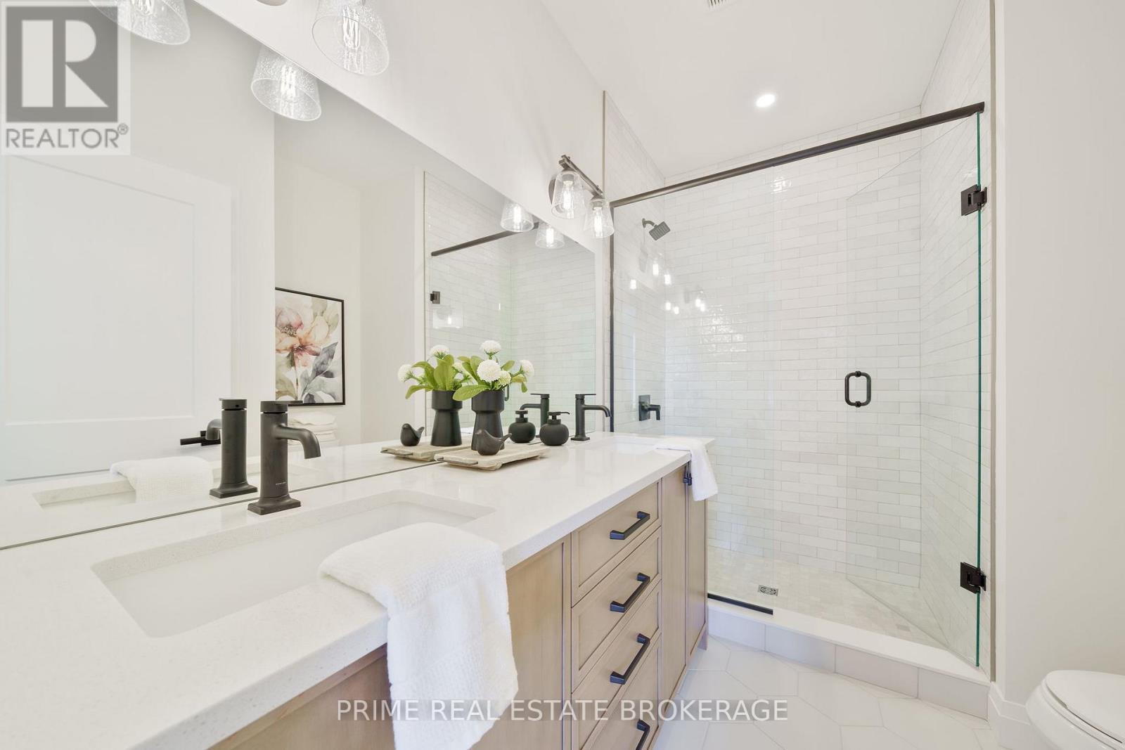44 - 63 Compass Trail, Central Elgin, ON - Indoor Photo Showing Bathroom