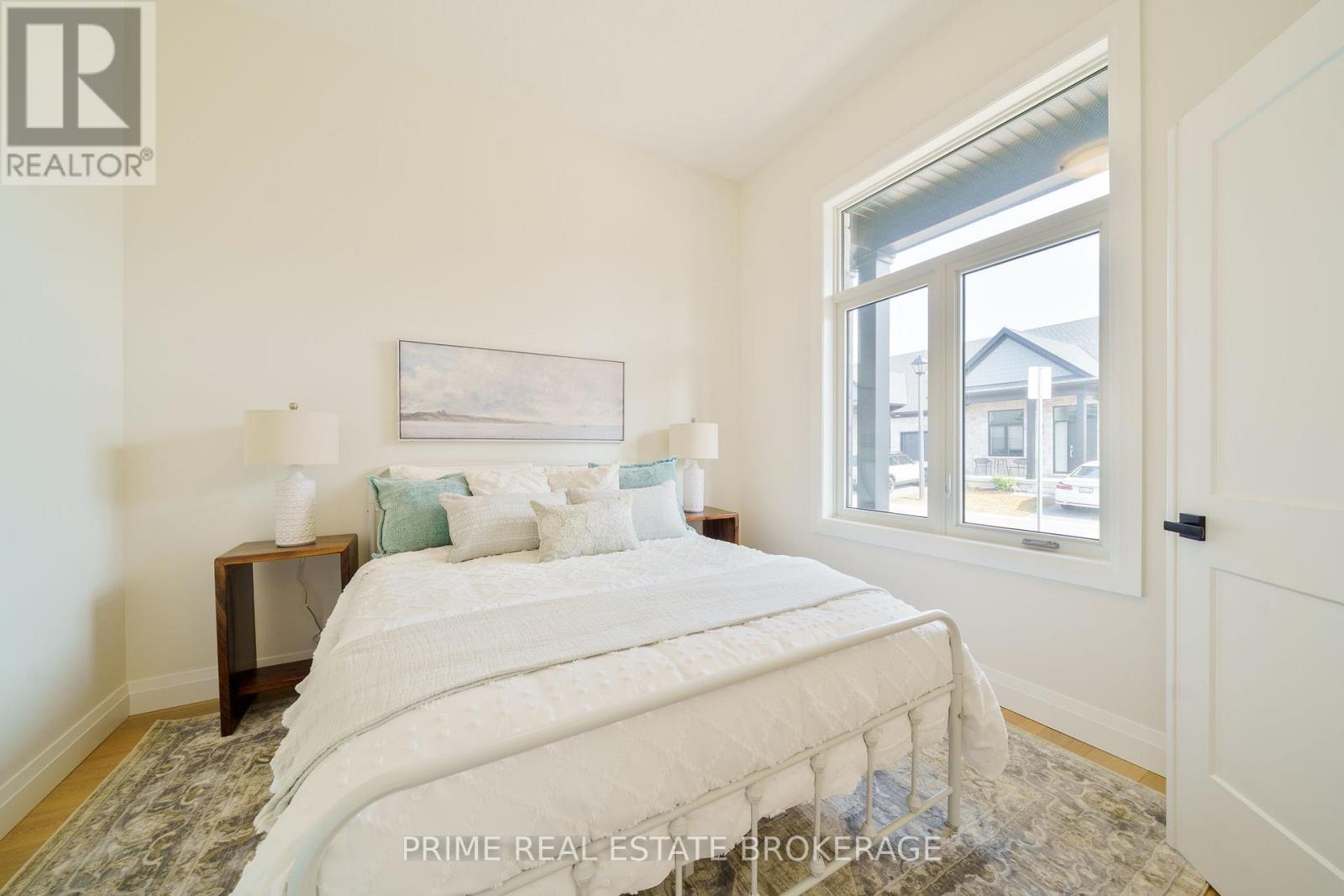 44 - 63 Compass Trail, Central Elgin, ON - Indoor Photo Showing Bedroom