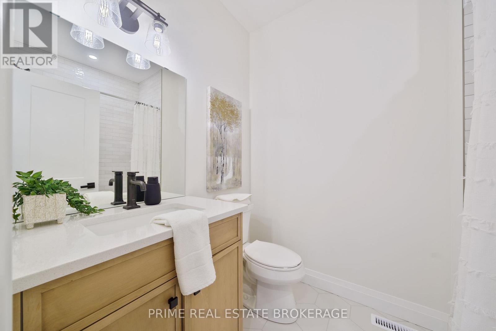 44 - 63 Compass Trail, Central Elgin, ON - Indoor Photo Showing Bathroom