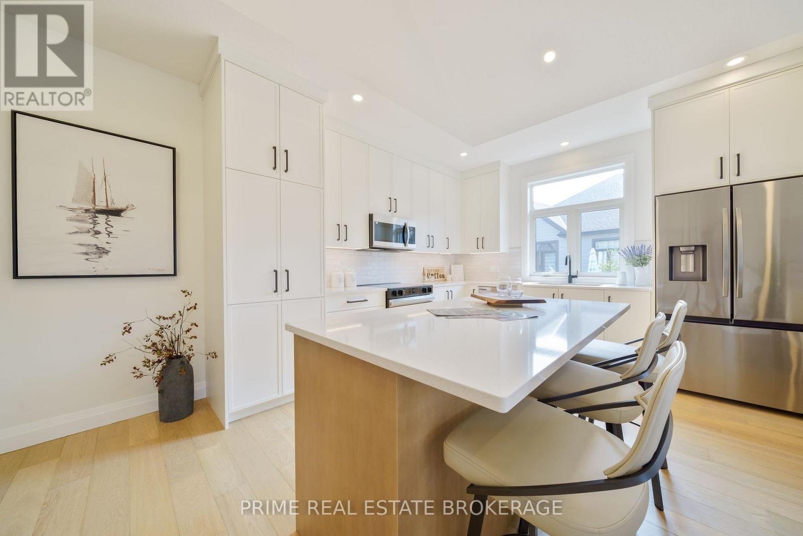 44 - 63 Compass Trail, Central Elgin, ON - Indoor Photo Showing Kitchen With Upgraded Kitchen