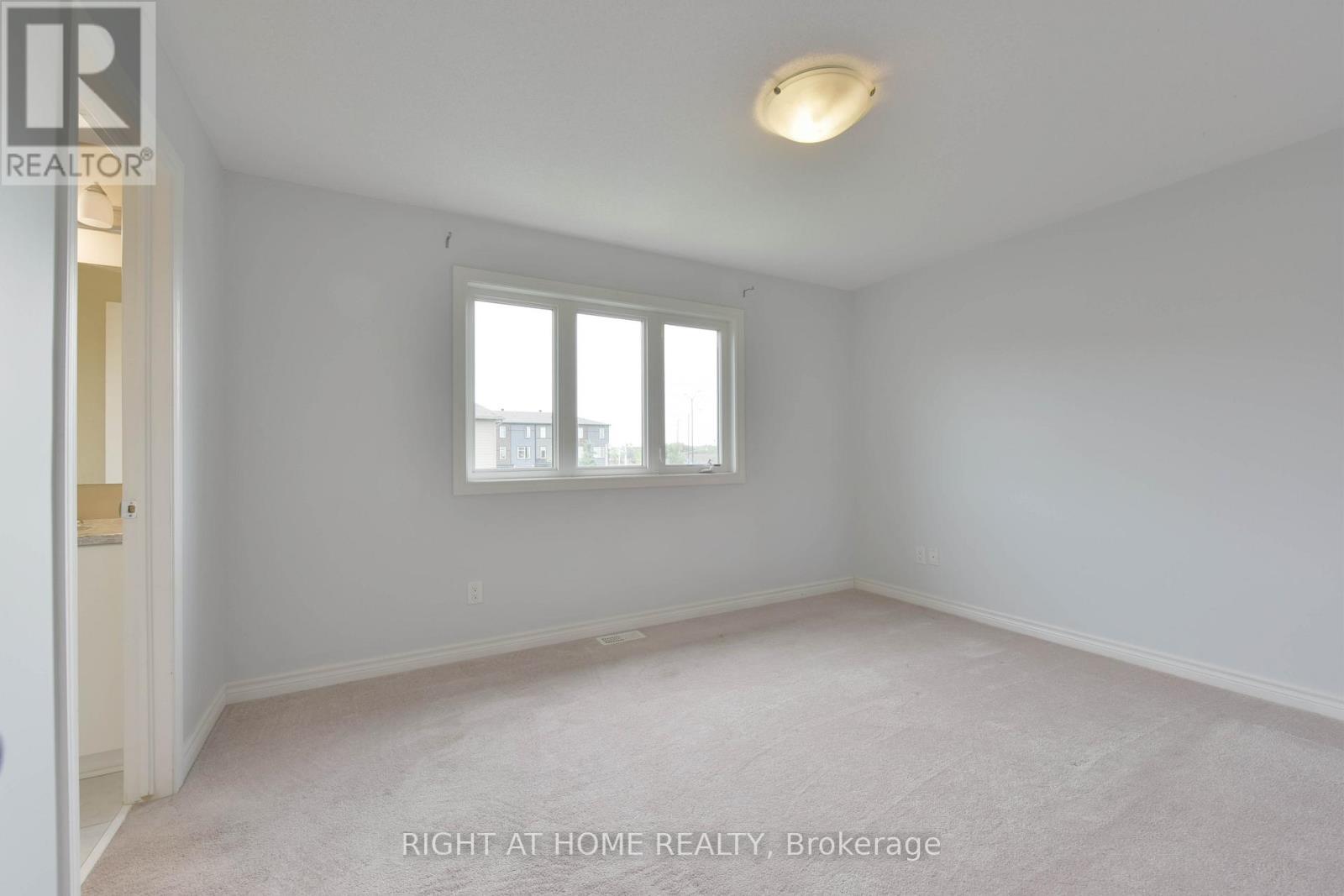 322 Brettonwood Ridge, Ottawa, ON - Indoor Photo Showing Other Room