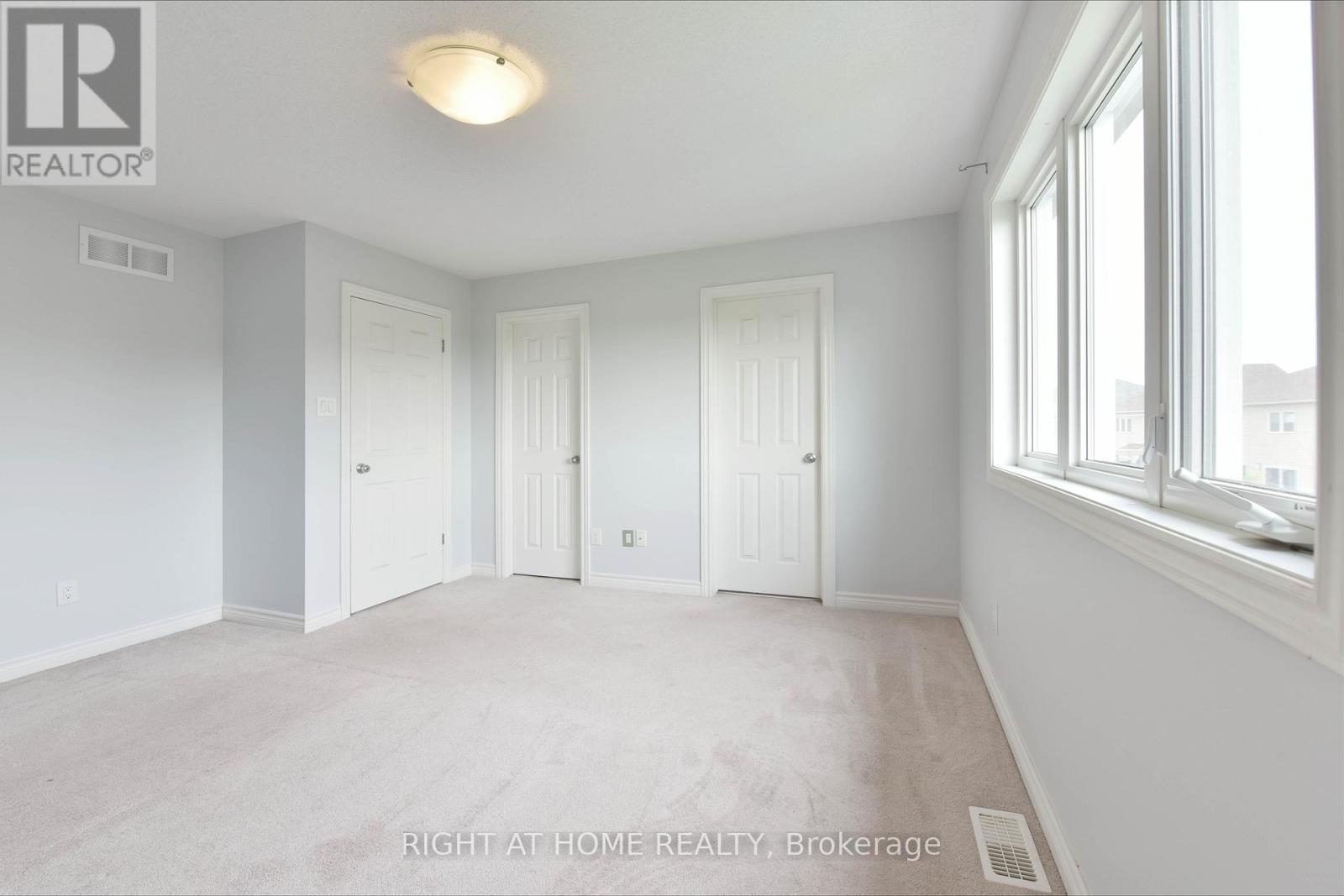 322 Brettonwood Ridge, Ottawa, ON - Indoor Photo Showing Other Room