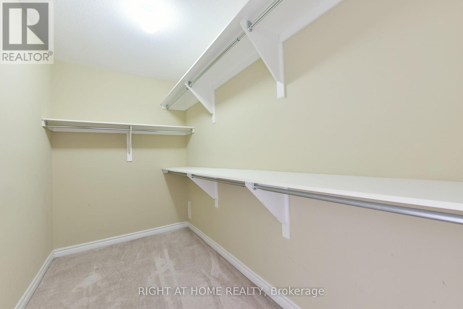 322 Brettonwood Ridge, Ottawa, ON - Indoor With Storage