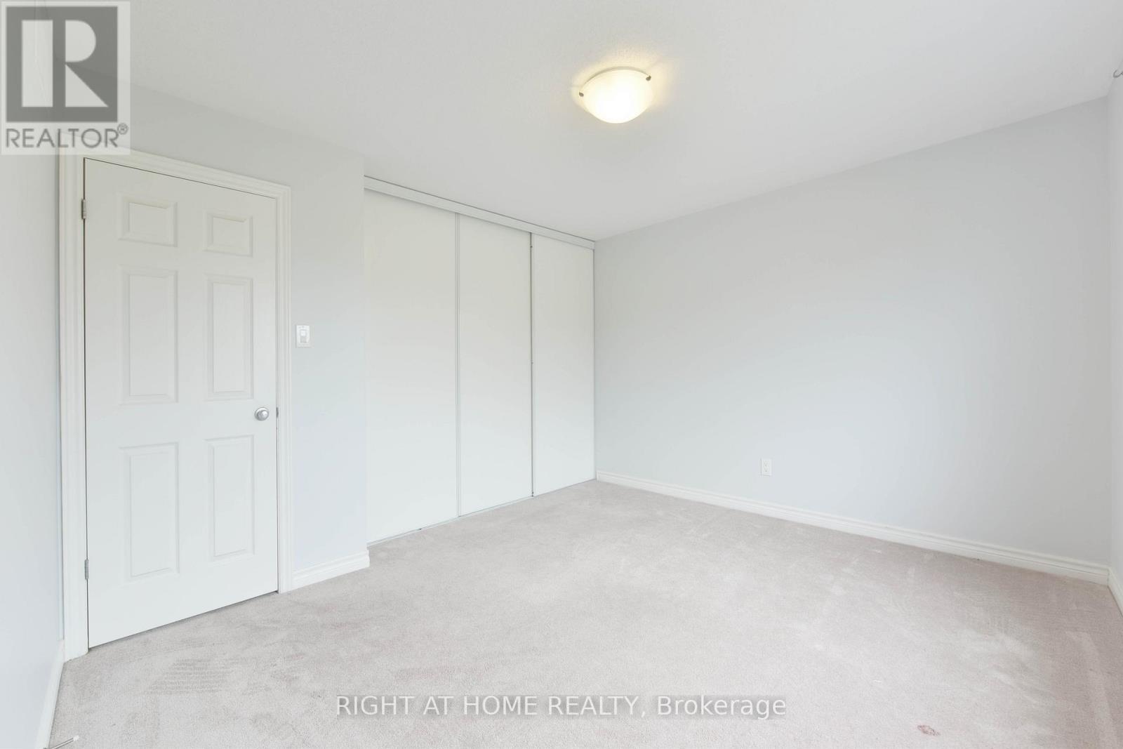 322 Brettonwood Ridge, Ottawa, ON - Indoor Photo Showing Other Room
