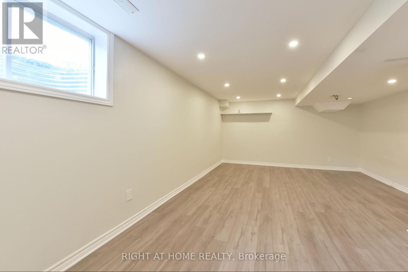 322 Brettonwood Ridge, Ottawa, ON - Indoor Photo Showing Other Room