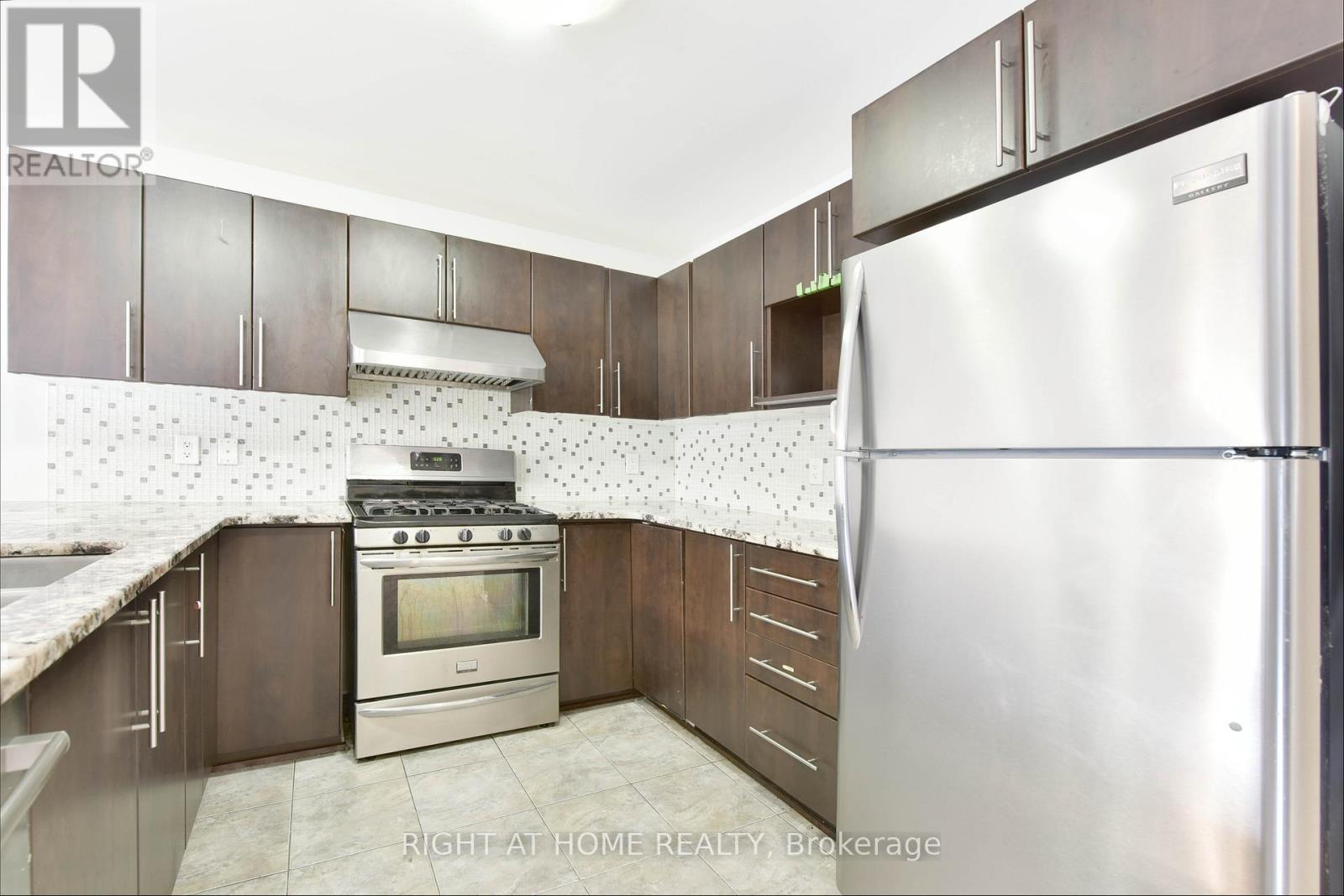 322 Brettonwood Ridge, Ottawa, ON - Indoor Photo Showing Kitchen With Stainless Steel Kitchen With Double Sink With Upgraded Kitchen