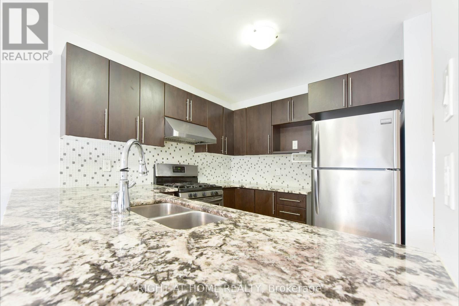 322 Brettonwood Ridge, Ottawa, ON - Indoor Photo Showing Kitchen With Stainless Steel Kitchen With Double Sink With Upgraded Kitchen