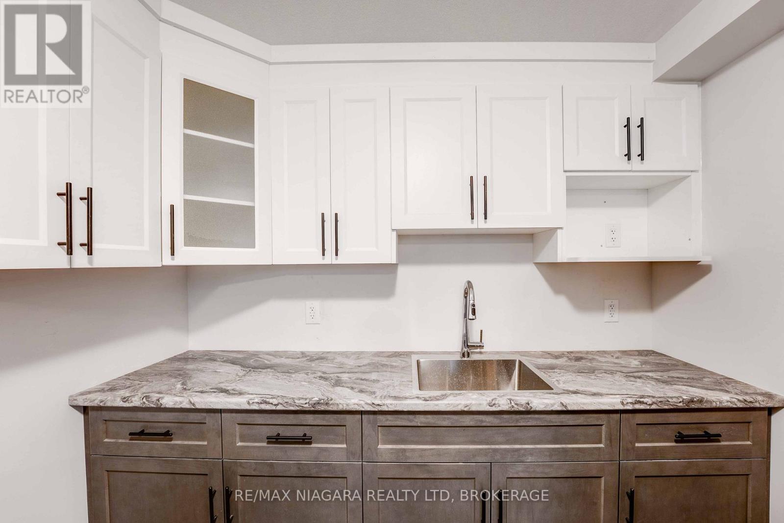 Lower - 90 Hillcrest Road, Port Colborne (Main Street), ON - Indoor Photo Showing Kitchen