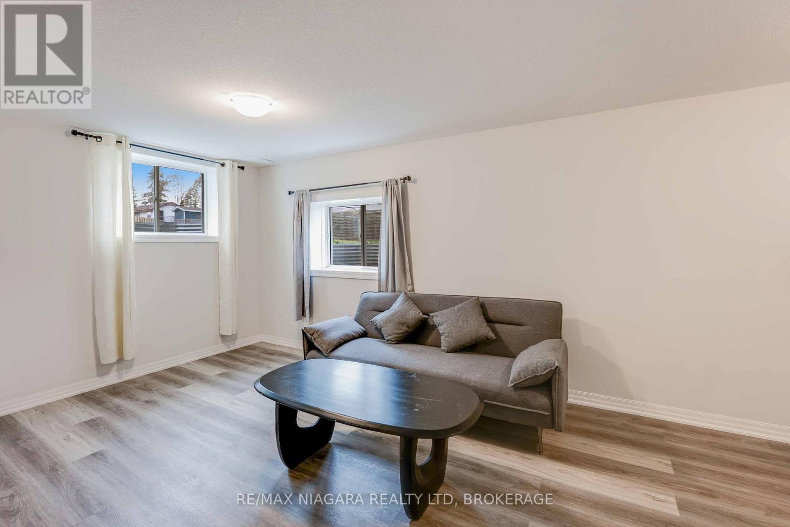 Lower - 90 Hillcrest Road, Port Colborne (Main Street), ON - Indoor Photo Showing Living Room