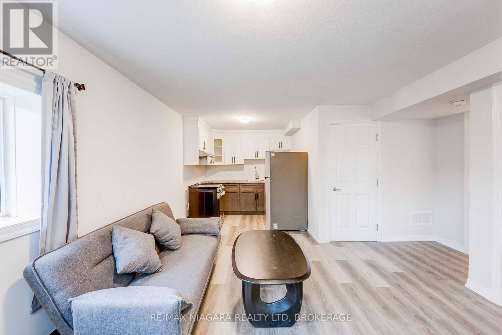Lower - 90 Hillcrest Road, Port Colborne (Main Street), ON - Indoor Photo Showing Living Room