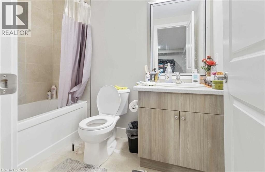 705 Chelton Road, London, ON - Indoor Photo Showing Bathroom