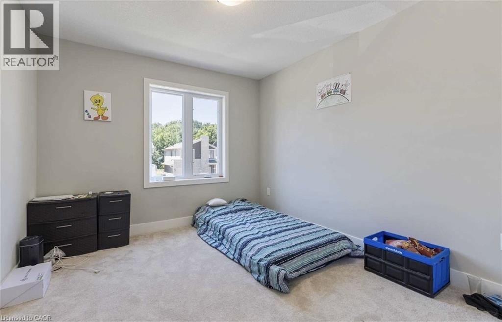 705 Chelton Road, London, ON - Indoor Photo Showing Bedroom