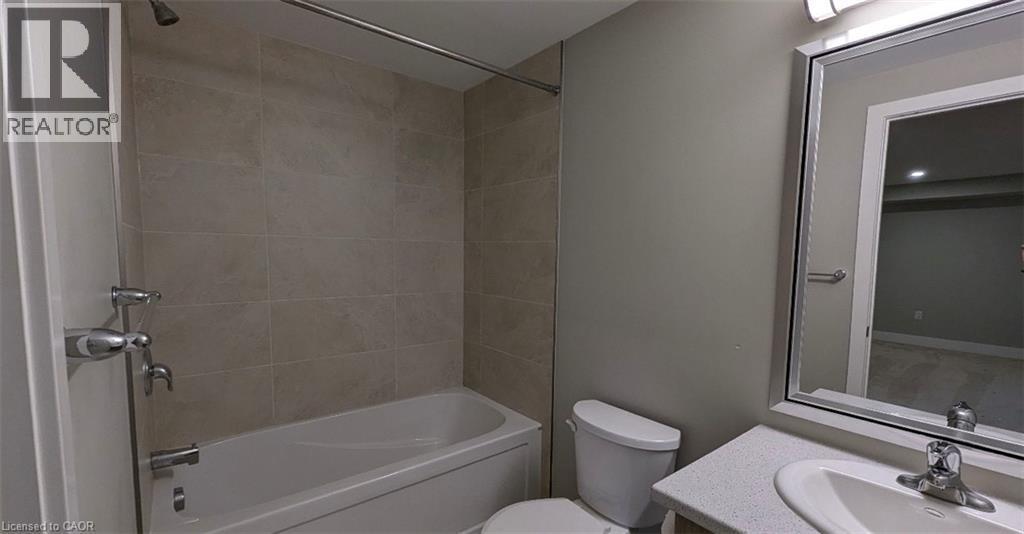 705 Chelton Road, London, ON - Indoor Photo Showing Bathroom