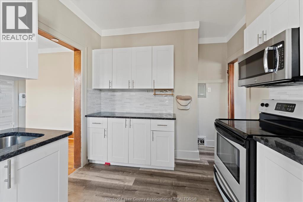 232-234 Giles, Windsor, ON - Indoor Photo Showing Kitchen