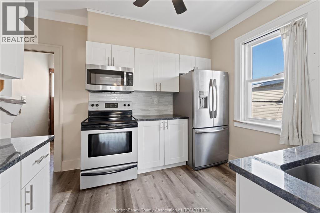 232-234 Giles, Windsor, ON - Indoor Photo Showing Kitchen