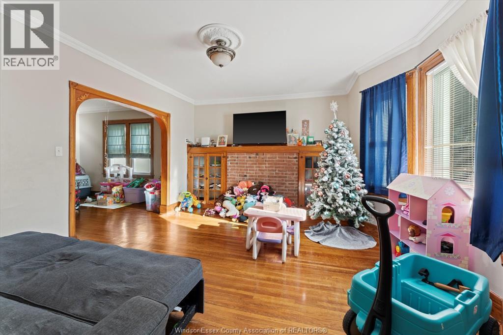 232-234 Giles, Windsor, ON - Indoor