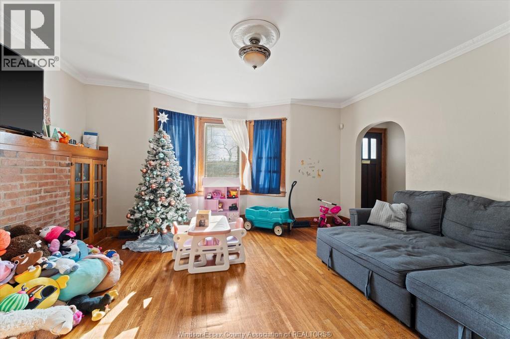 232-234 Giles, Windsor, ON - Indoor Photo Showing Living Room