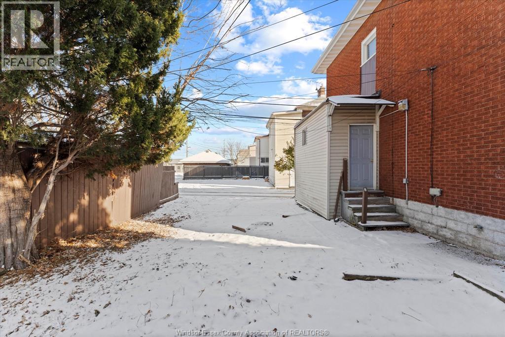 232-234 Giles, Windsor, ON - Outdoor