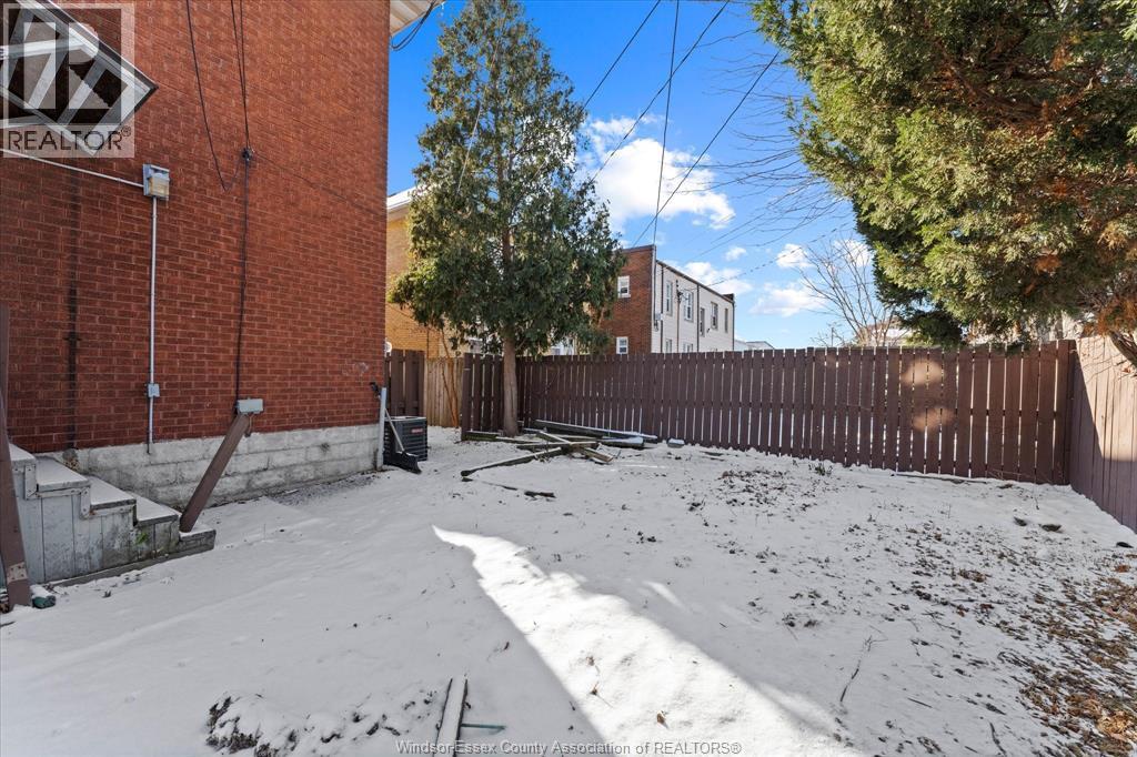 232-234 Giles, Windsor, ON - Outdoor