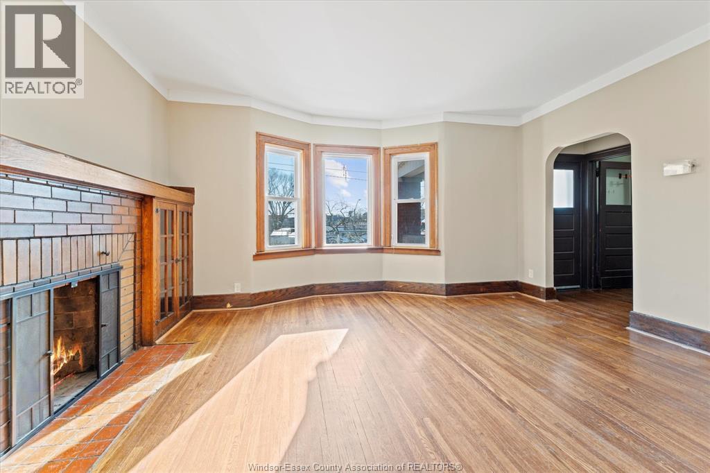 232-234 Giles, Windsor, ON - Indoor With Fireplace